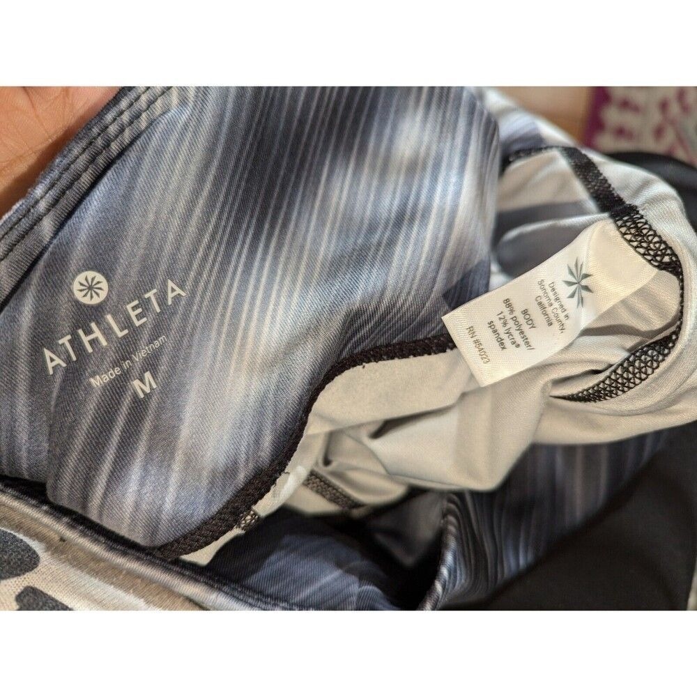Athleta‎ Size Medium Black & Grey Women's High Rise Alpine Chaturanga™ Leggings - Picture 4 of 5
